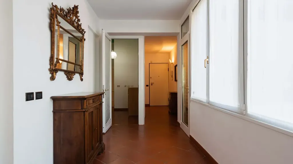 Esik - Arty Apartment with Balcony in Florence