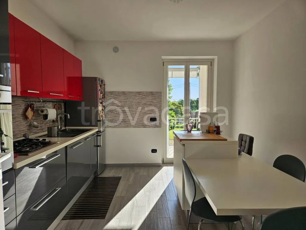 Cucina - Modern Terraced Villa with Private Garden in Oleggio