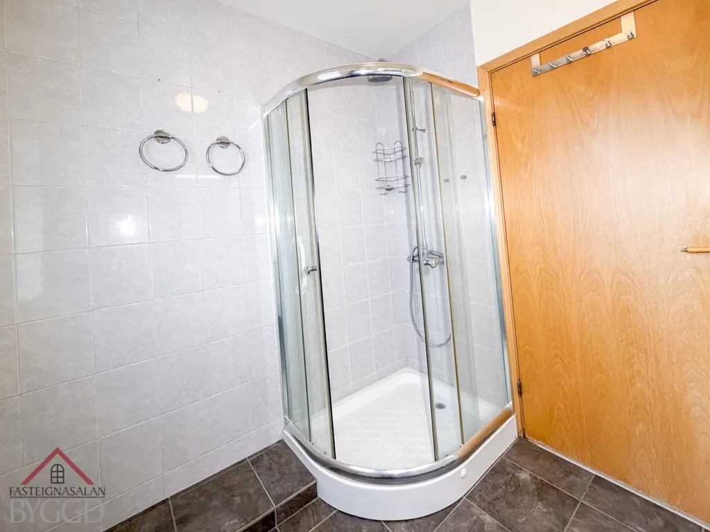 Salles de bain - Apartment with West Balcony in Reykjavik