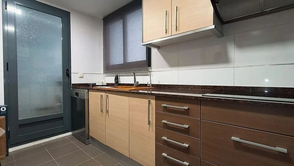 Cuisine - Apartment with Balcony and Garage in Carcaixent