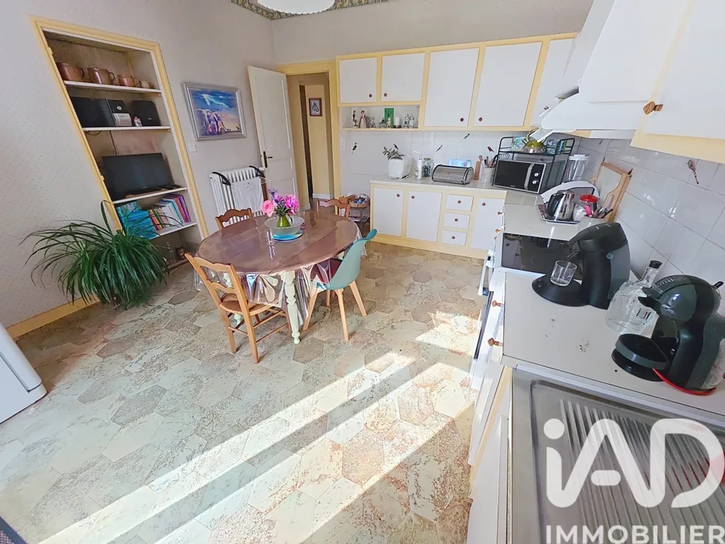 Kitchen - Stone House with River View in Javerlhac