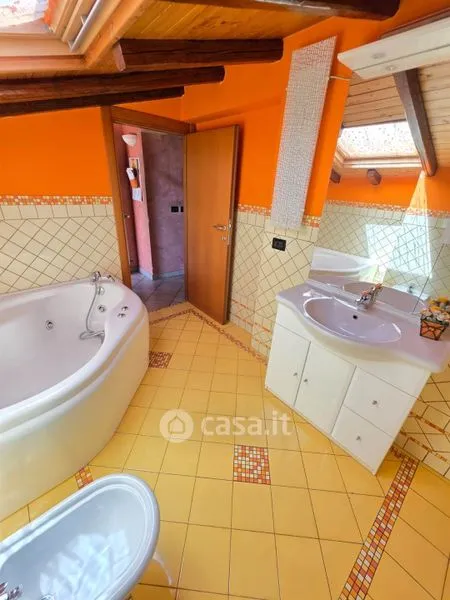 Vannitoad - Bright Mansard Apartment with Terrace in Belpasso