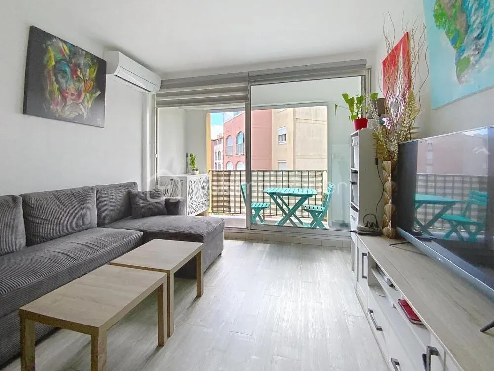 Séjour - Appartement 2 Pièces avec Loggia et Parking au Cap d'Agde