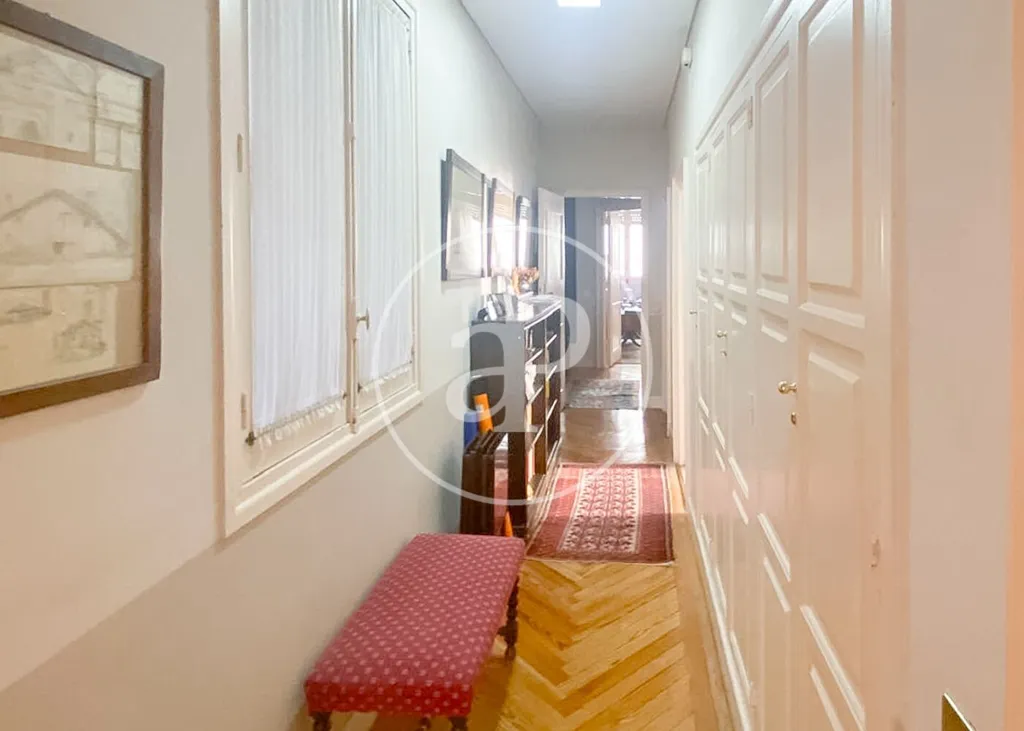 Esik - Luxury Apartment with High Luminosity in Madrid