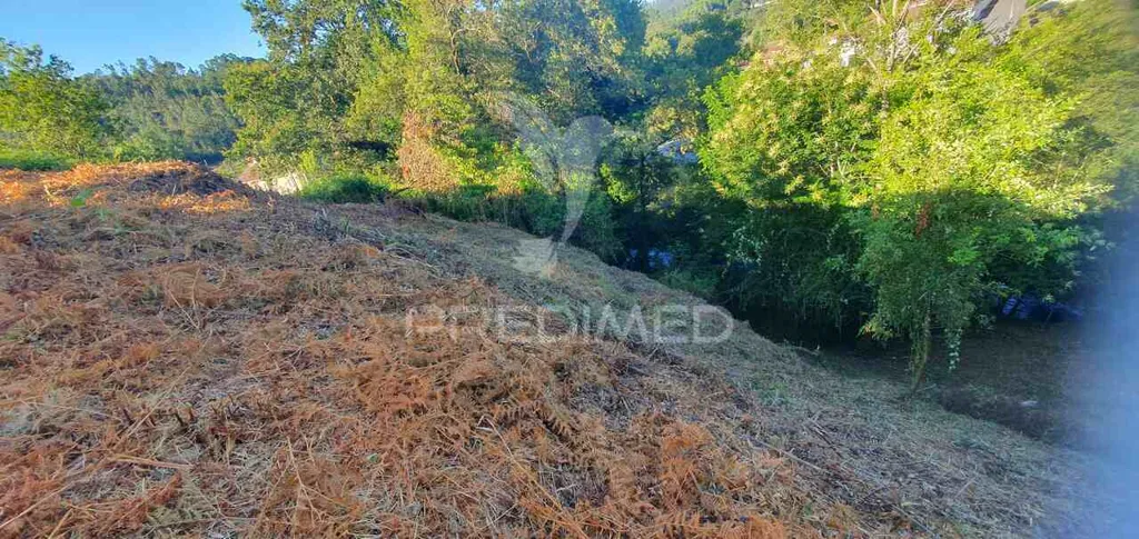 Aed - Urban Plot with River View in Lever