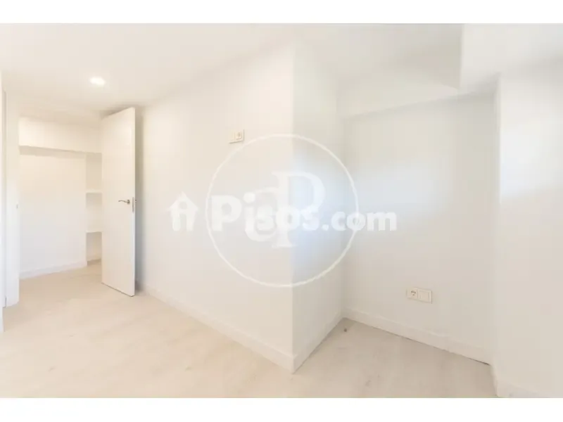 Stanze - Reformed Duplex with Pool in Arganzuela