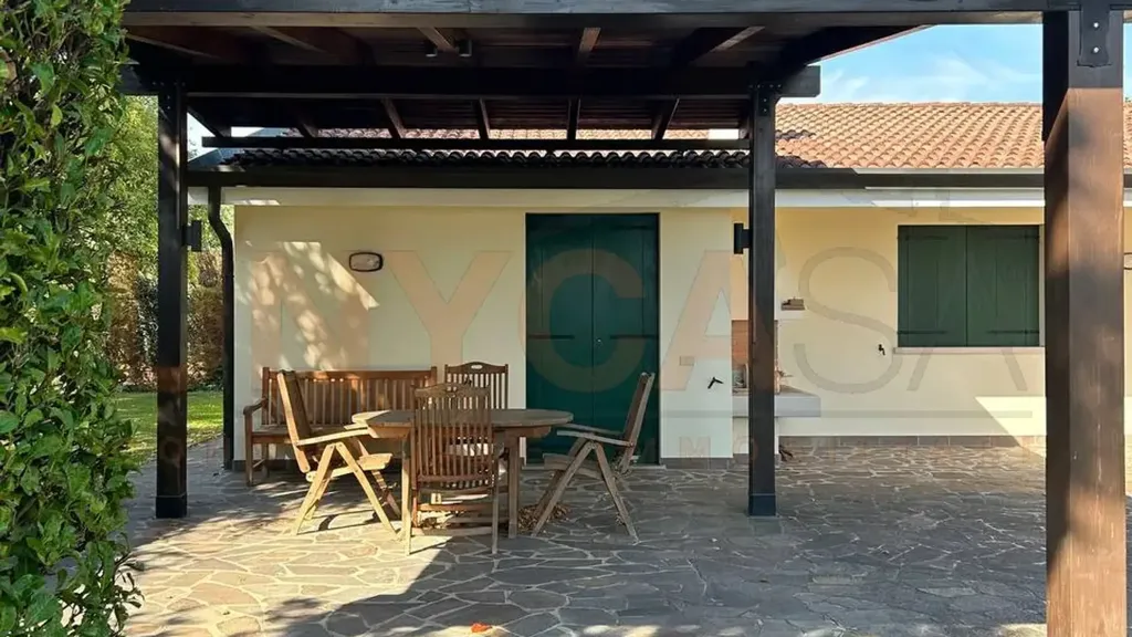 Terrace - Villa with Private Park in Padova