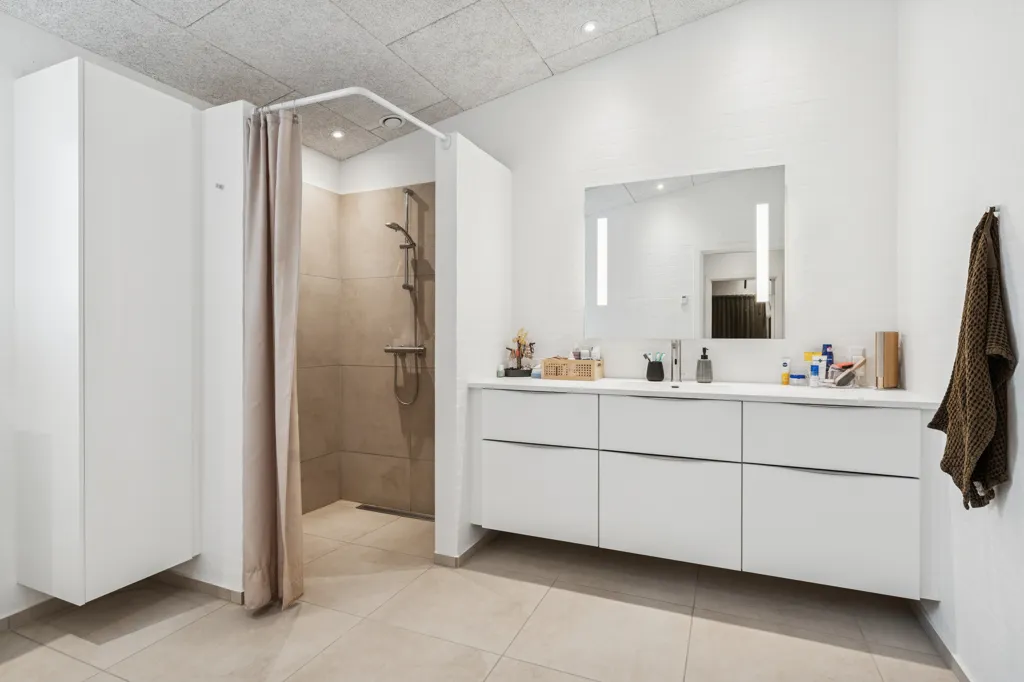 Vannitoad - Contemporary Villa with Terrace in Brande