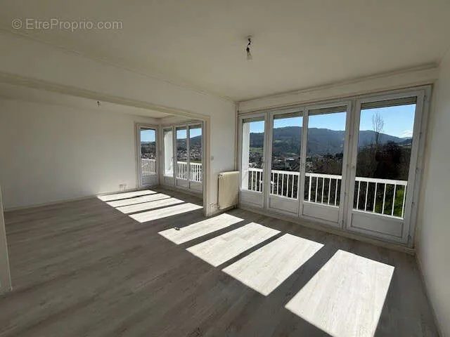 Séjour - Appartement F4 avec Balcon à Firminy
