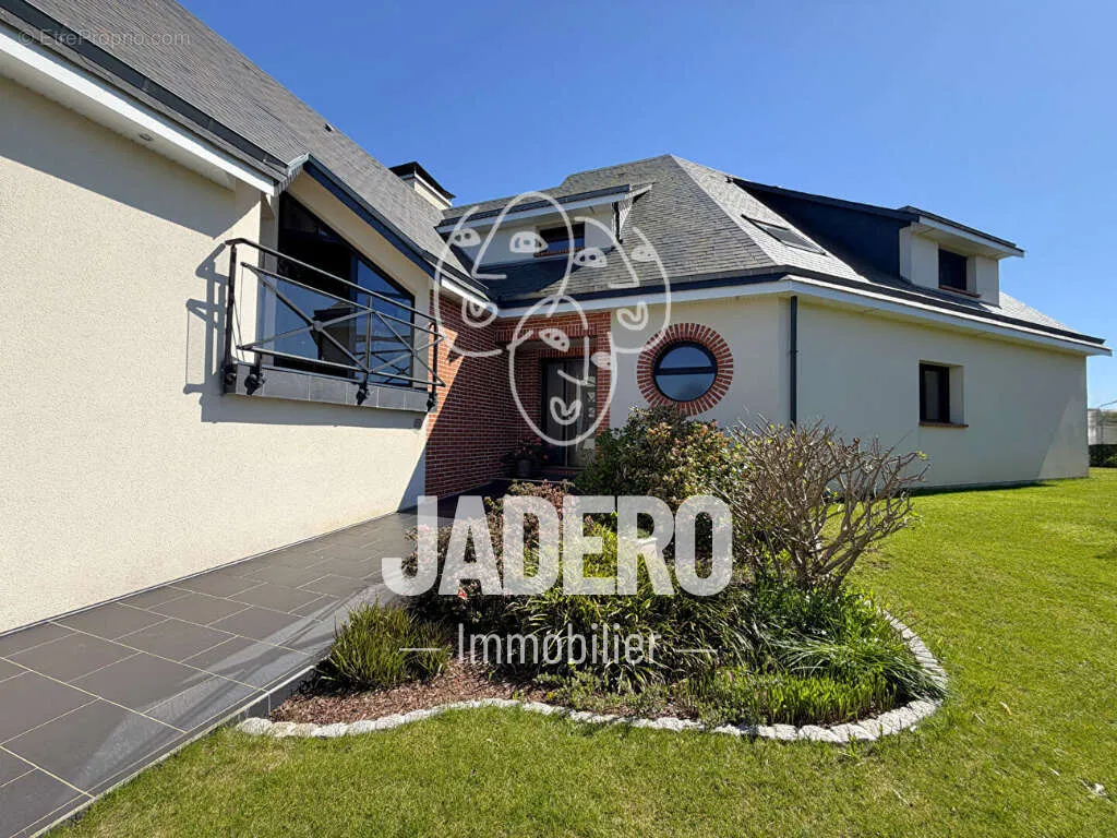 Extérieur - Maison d'Architecte avec Piscine sur le Plateau Est