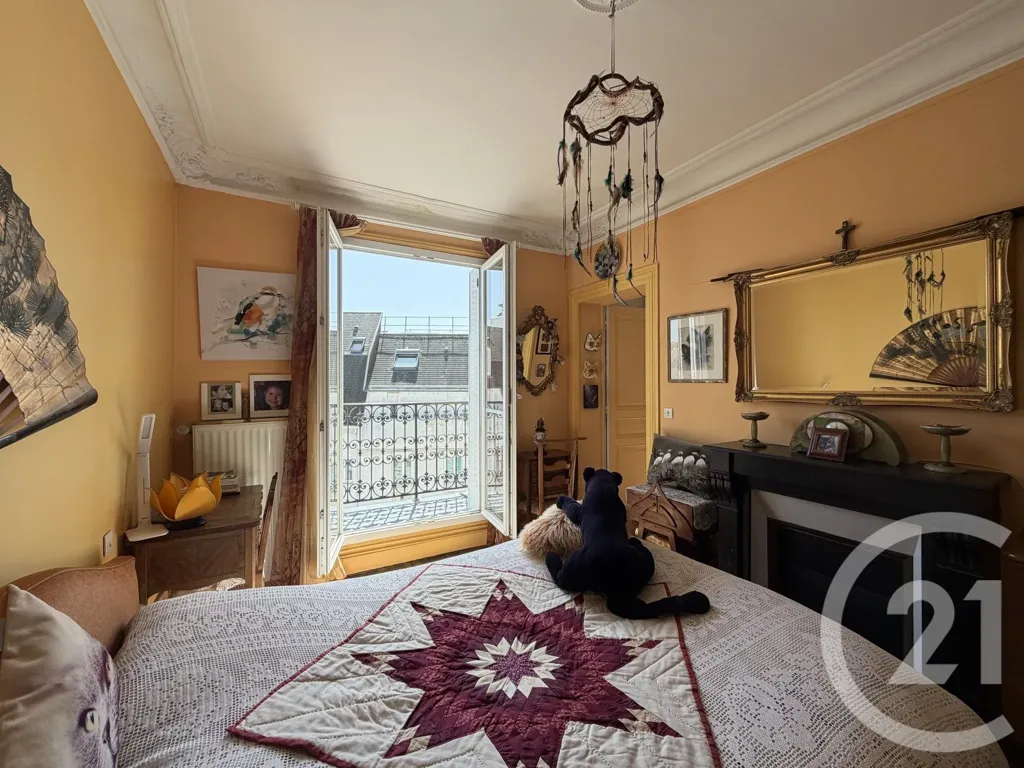 Magamistoad - 6-Piece Parisian Flat with Balcony in 19ème