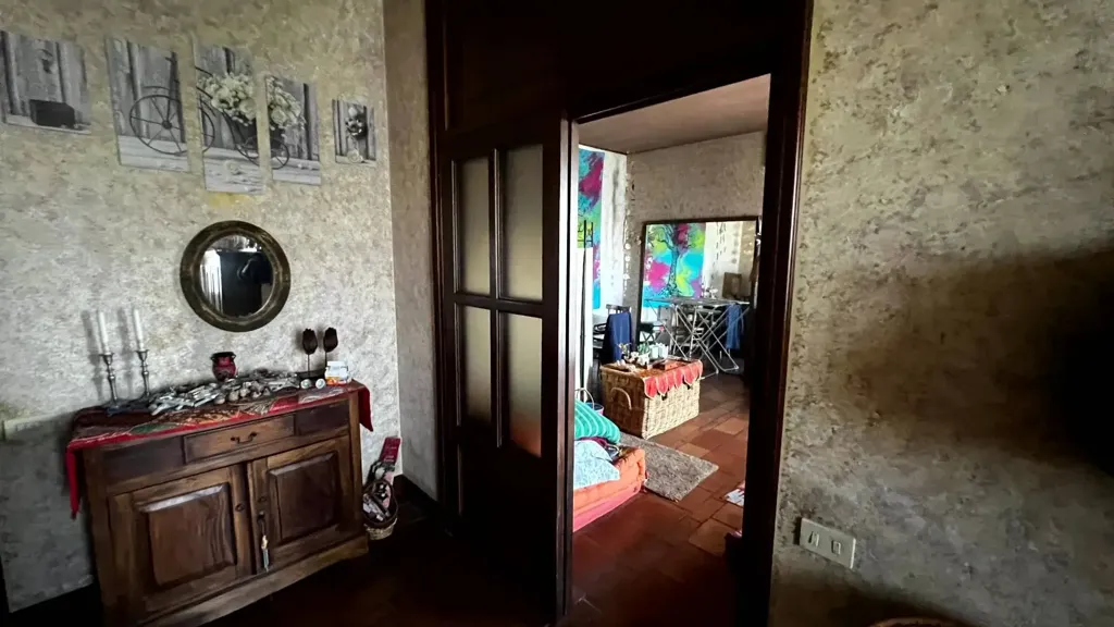 Esik - Villa with Edificabile Potential in Bernareggio