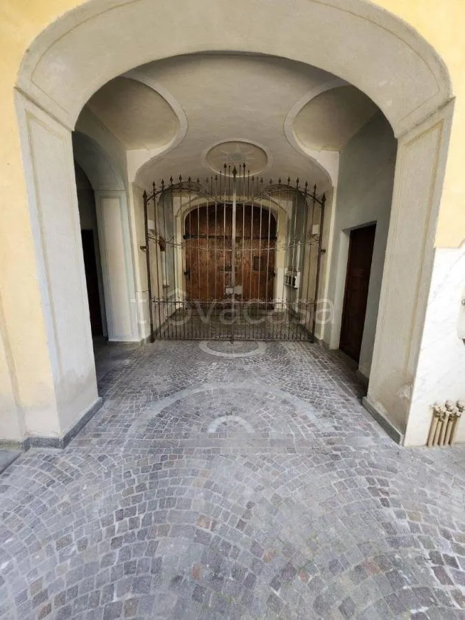 Entrée - Historic Palazzo with Courtyard in Fossano
