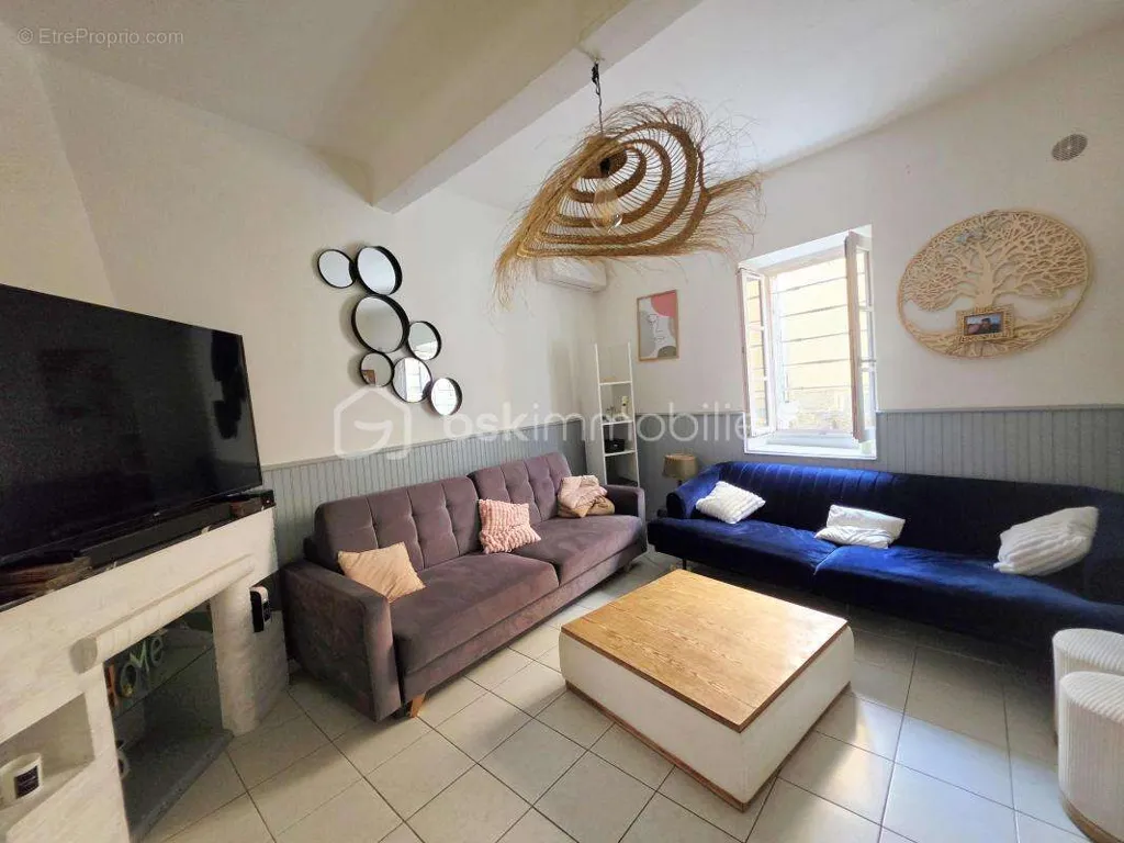 Séjour - Maison de Village Traversante avec 4 Chambres en Centre-Ville
