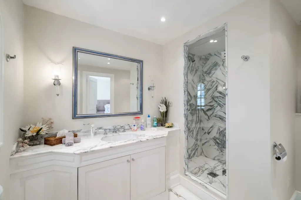 Salles de bain - Villa avec Vue Panoramique sur la Mer à Super Cannes