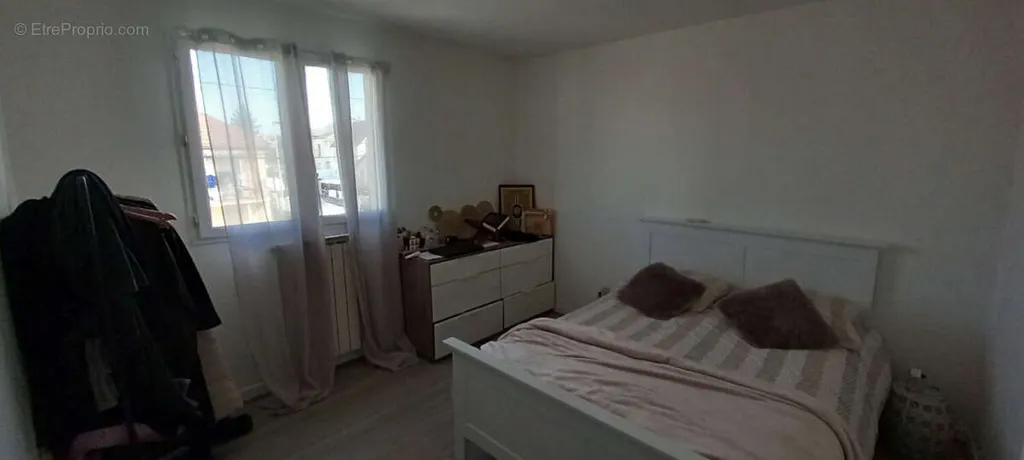 6-toaline maja asukohas Bondy