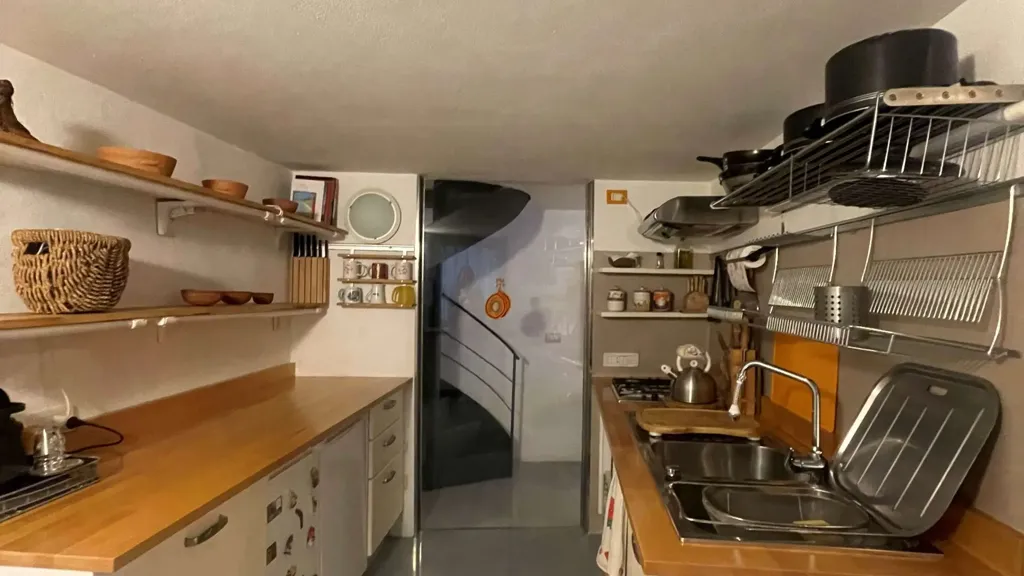 Cuisine - Charming Apartment with Balcony in Asti
