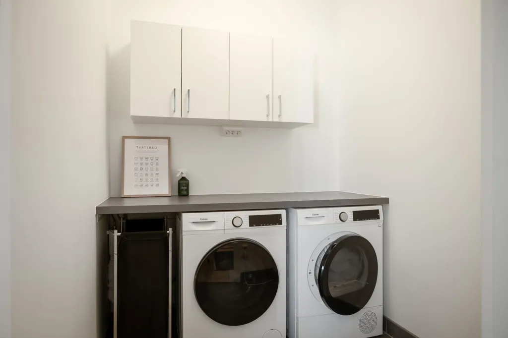 Lavanderia - Modern 4-Bedroom Flat with Balcony in Backadalsstigen