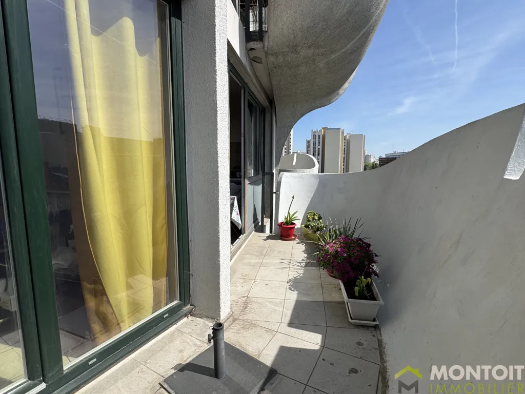 Rõdu - 3-Bed Flat with Balcony near Créteil Lake