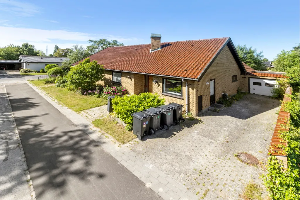 Õhuvaade - Large Villa for Modernisation in Albertslund