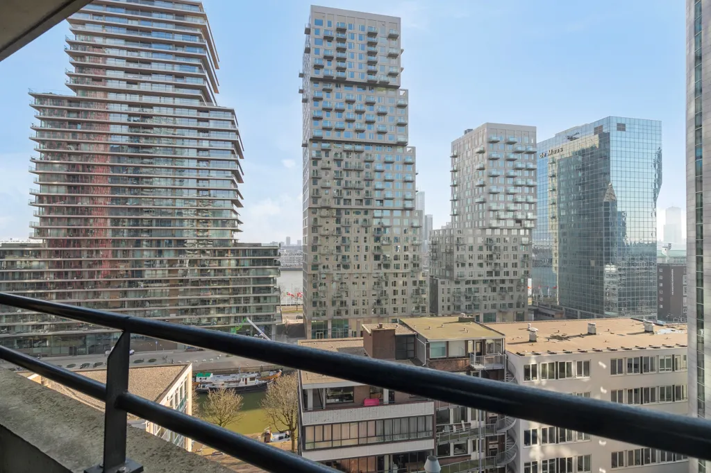 Balcon - 2-Bedroom Apartment with Balcony in Rotterdam