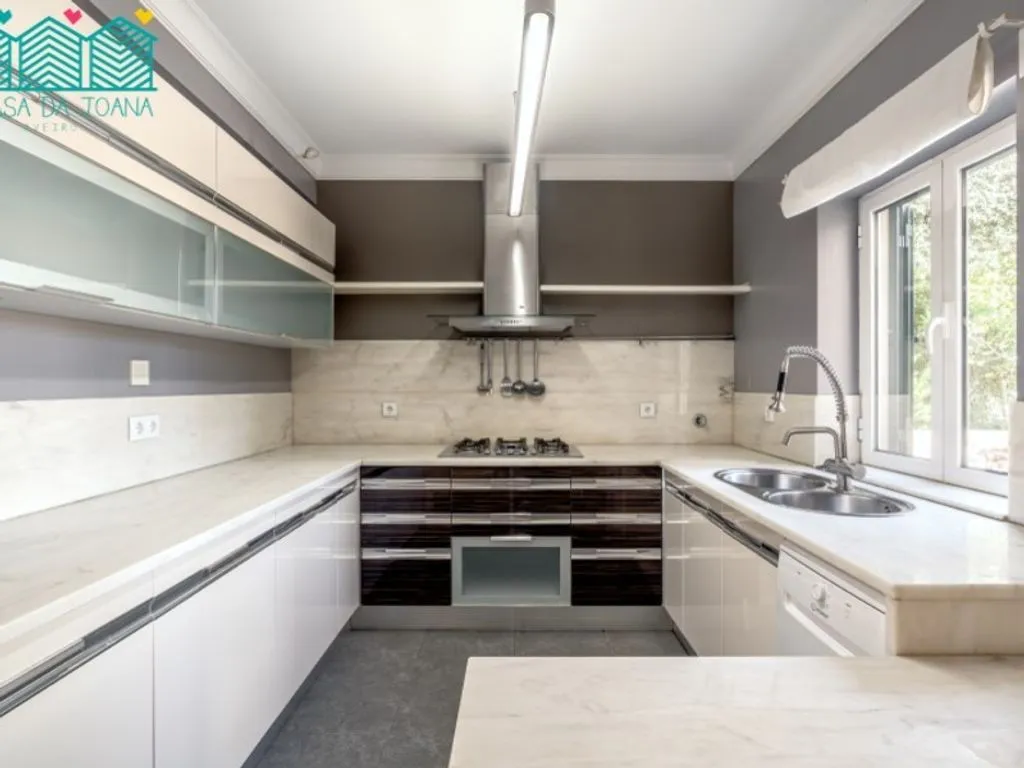 Cuisine - Luxury Villa with Golf Access in Sesimbra