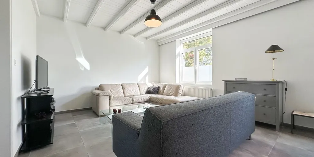 Séjour - Appartement Charmant avec Garage à Heusden