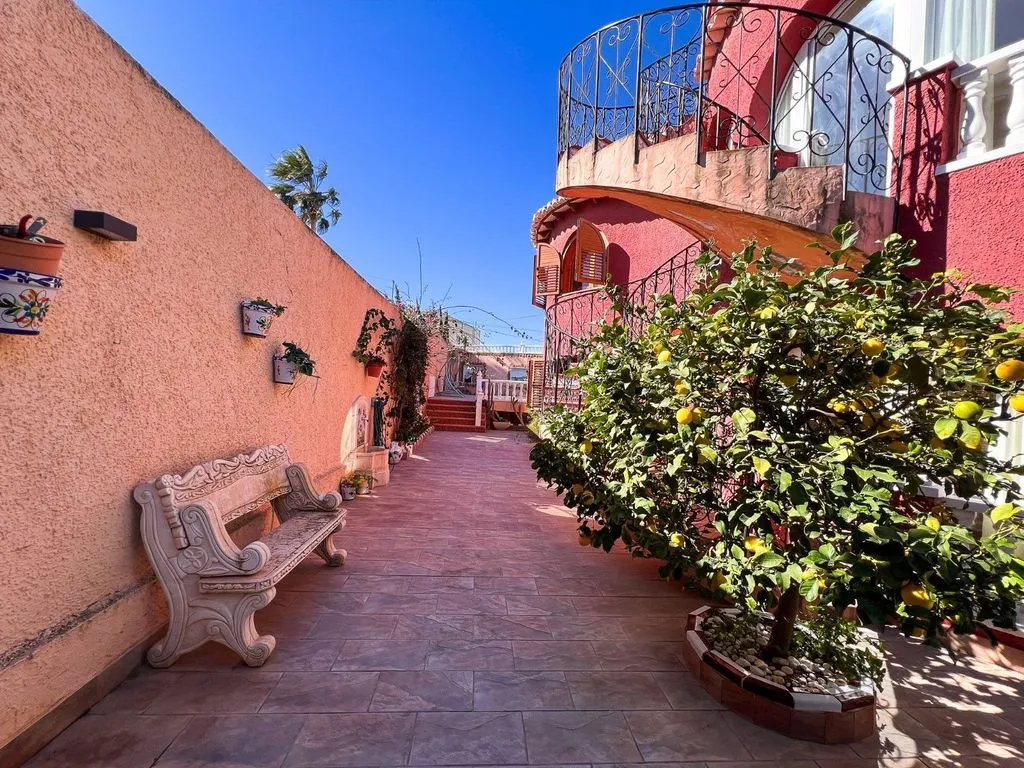 Garden - Semi-Detached Villa with Pool in Torrevieja