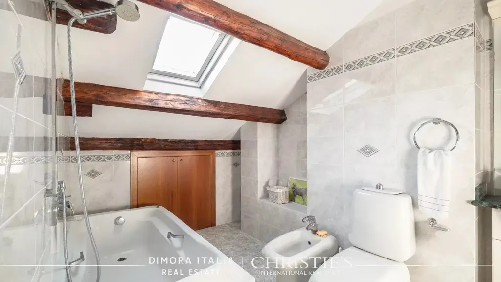 9-room apartment in IT
