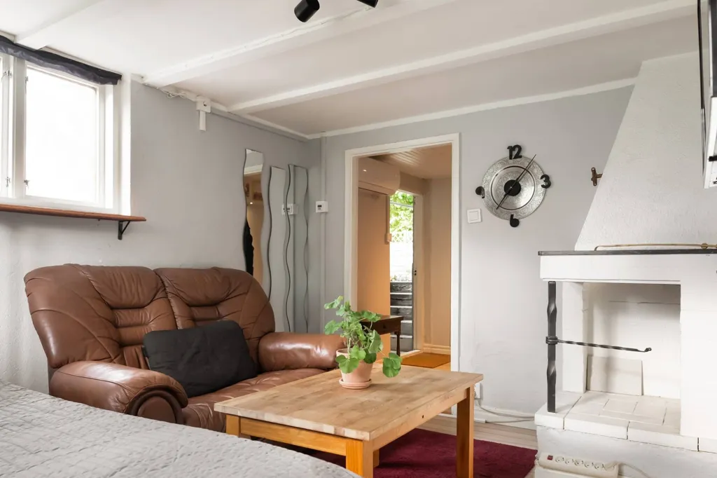 Elutuba - 1930s Villa with Rental Unit in Bohus