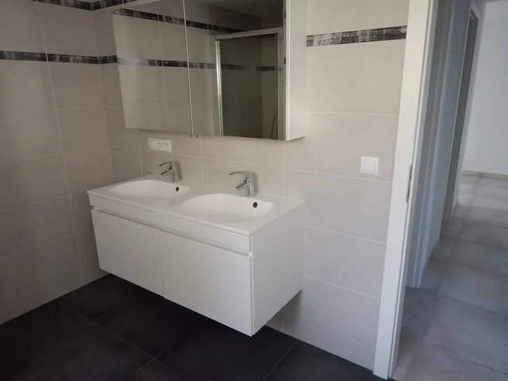 Salles de bain - Appartement Lumineux avec Terrasse à Habay