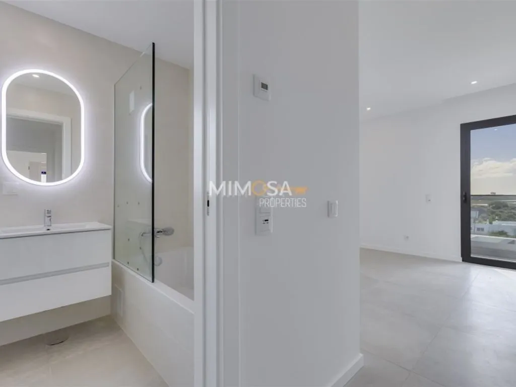 Vannitoad - Contemporary Villa with Pool in Mexilhoeira Grande