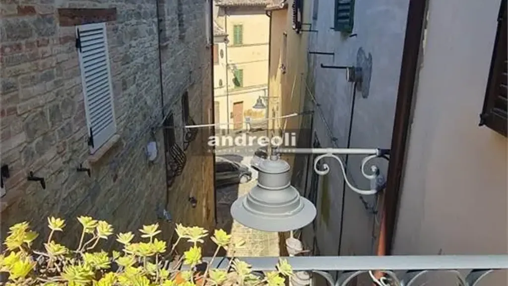 Jardin - Restored Stone Townhouse in Castelplanio