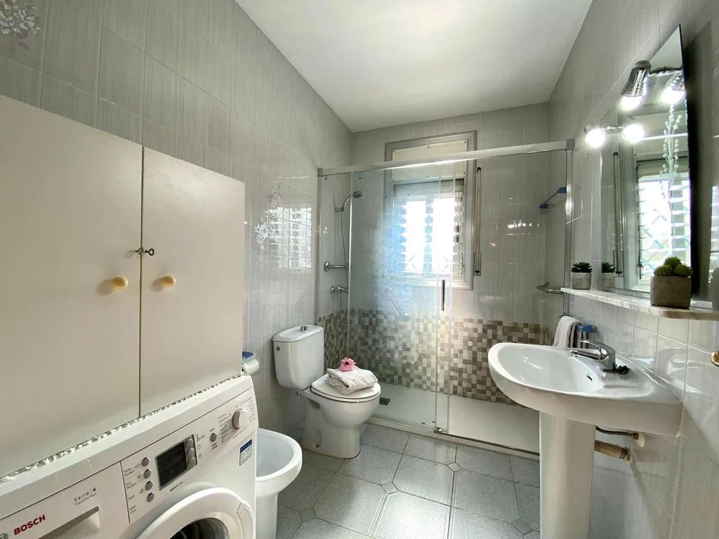 Badezimmer - Luxury House with Four-Winds Design in Castellbisbal