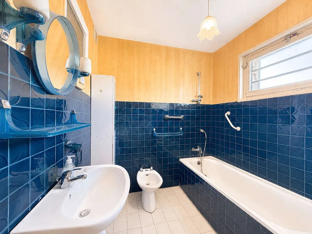 Bathrooms - Villa with Terrace in Pélussin