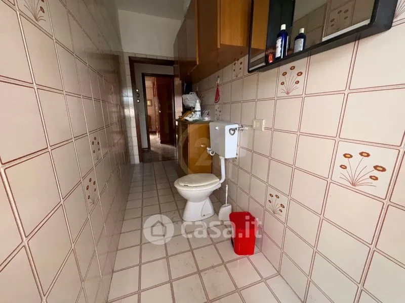 Vannitoad - Four-Room Apartment in Quiet Area, Catania