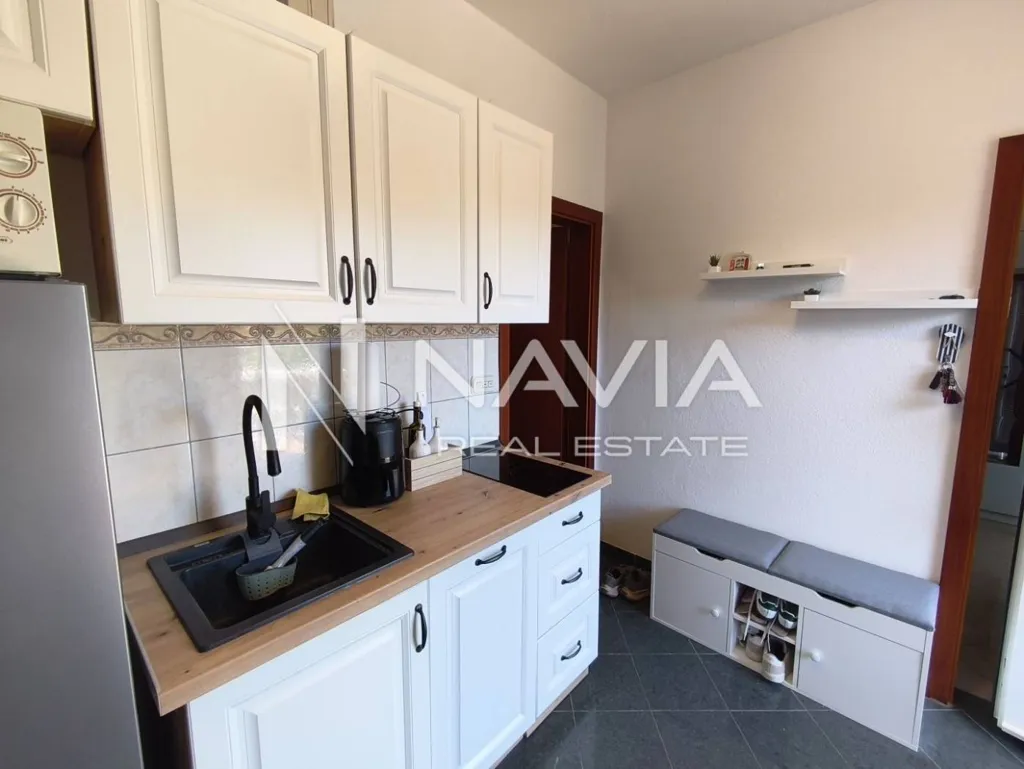 Cuisine - Two-Bedroom Apartment with Terrace in Pakoštane