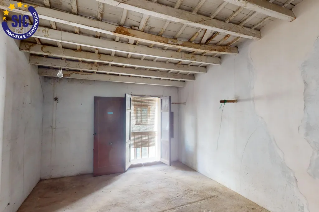 Pièces - Three-Storey House for Restoration in Castellón Centre