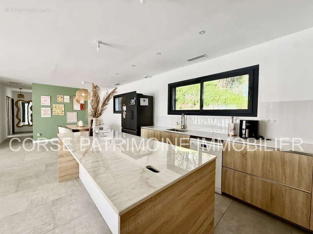 Cuisine - Villa Moderne avec Piscine à Cervione