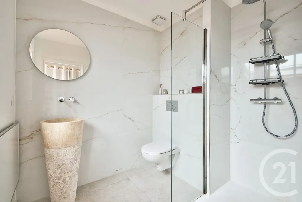 Salles de bain - Duplex avec Balcon Vue Dégagée à Nice