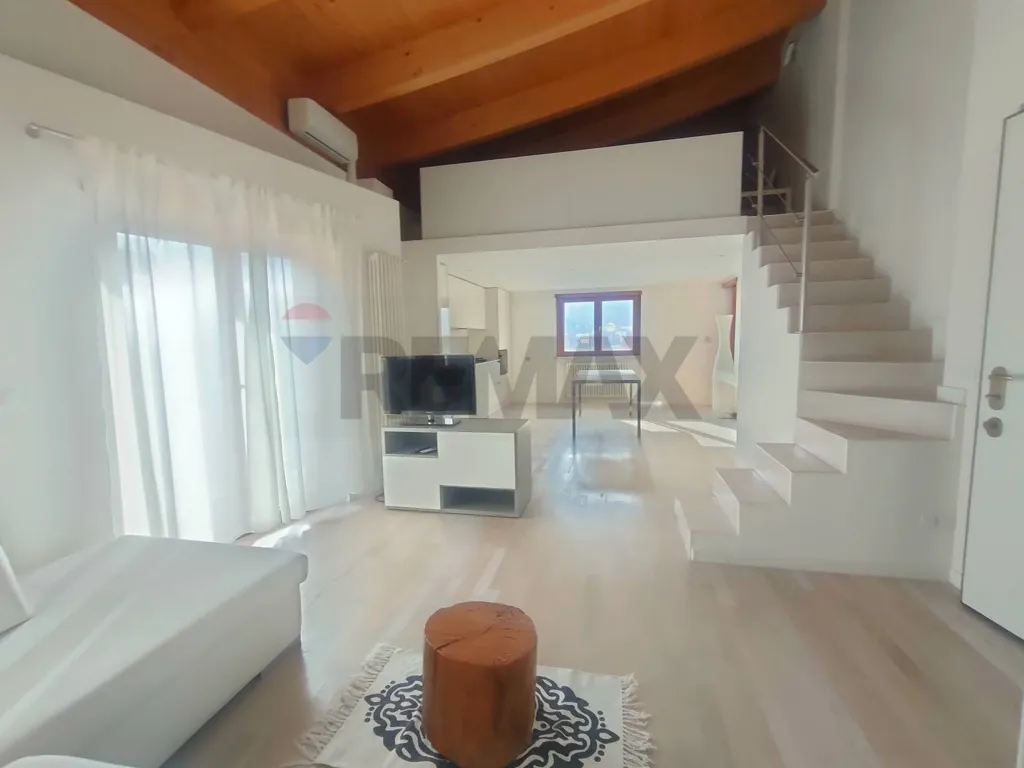 Elutuba - Modern Apartment with Balcony in Scoppito