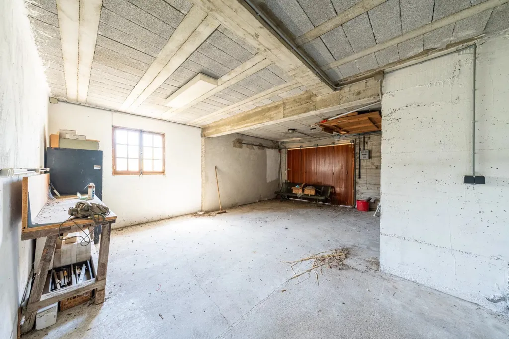 Garage - Maison sur Trois Niveaux au Calme à Carros