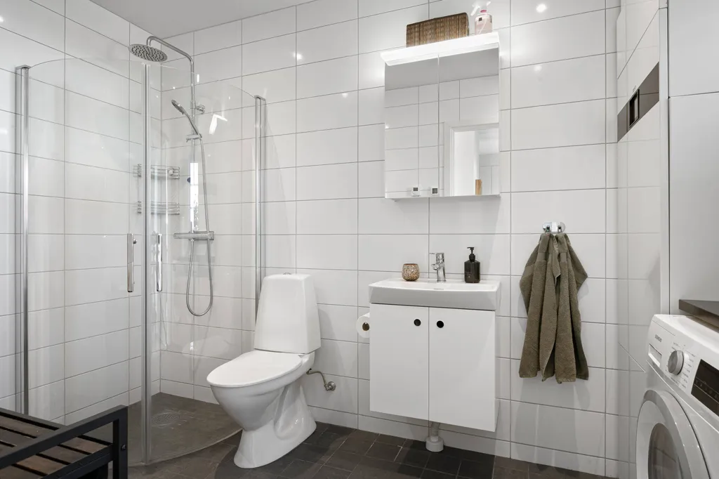 Bathrooms - Modern Bungalow with Garden in Säljan