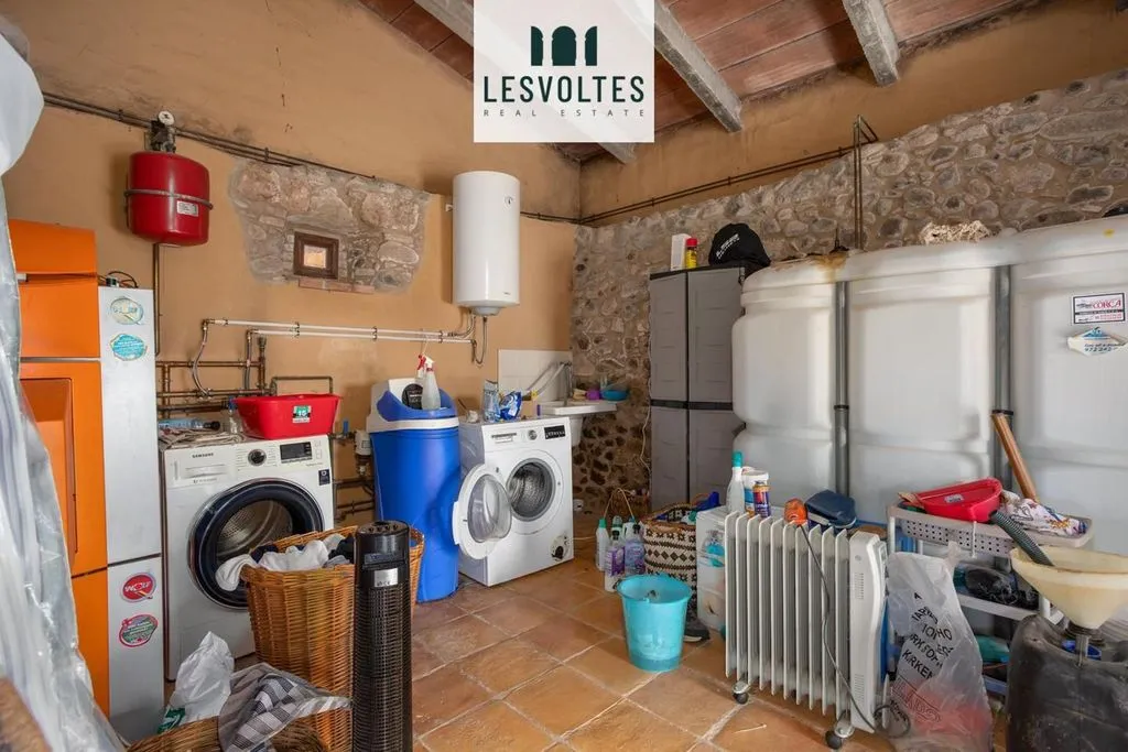 Lavanderia - Refurbished Farmhouse with Pool in Corçà