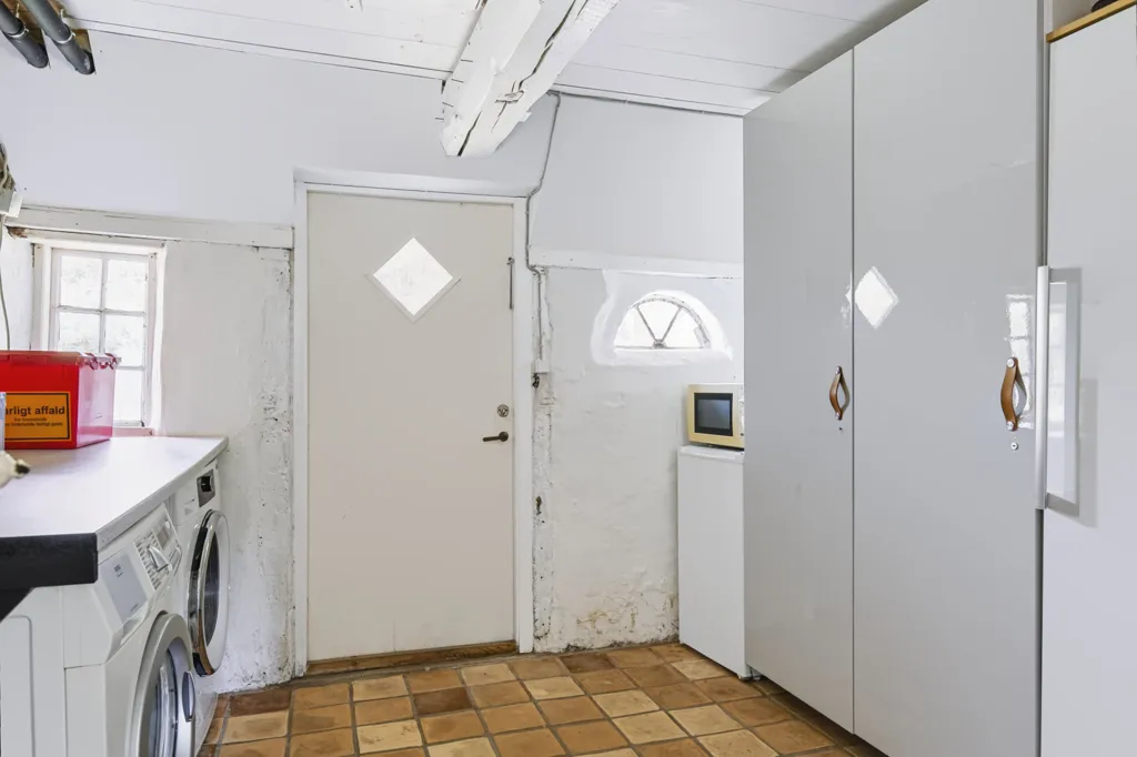 Utility Room - Historic Villa with Garden in Højer
