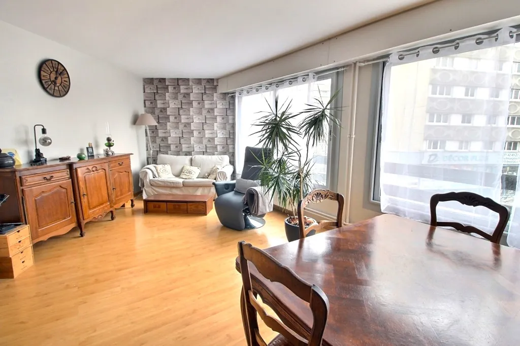 Séjour - Appartement 4 Pièces avec Ascenseur à Paris 19ème