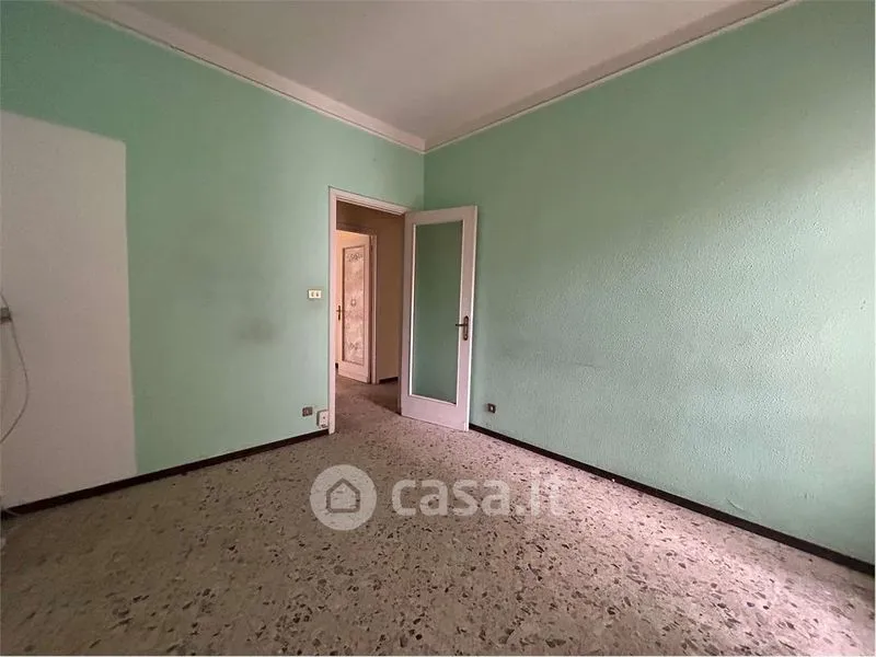 Pièces - Three-Bedroom Apartment with Balcony in Vercelli