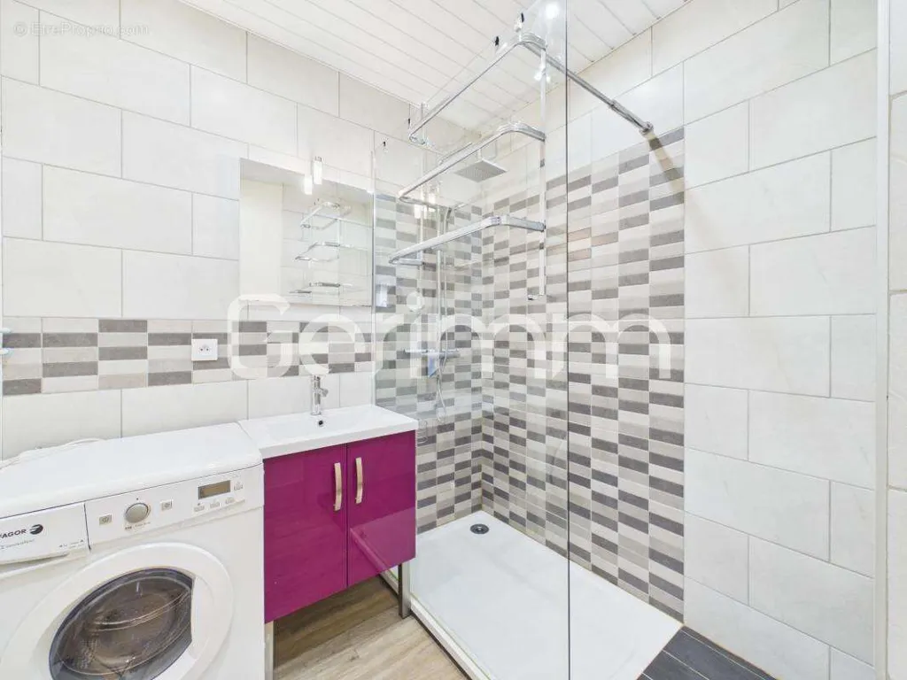 Salles de bain - Appartement en rez-de-chaussée avec terrasse à Chamrousse