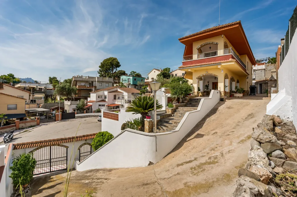 Exterior - Independent House with Montserrat Views in Abrera