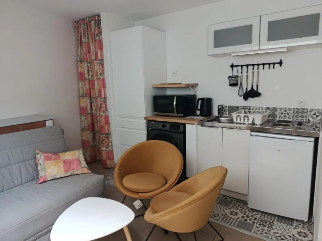 Cuisine - Studio Meublé Rénové à Saran, Proche Commerces